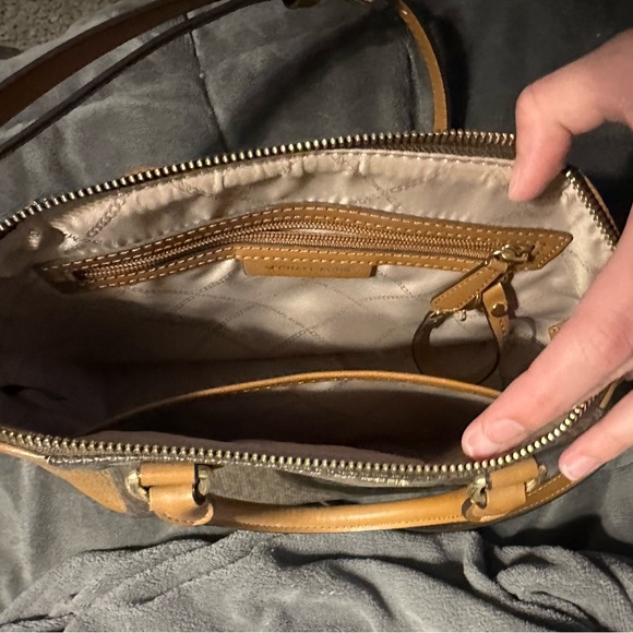 Michael kors purse - Picture 4 of 5